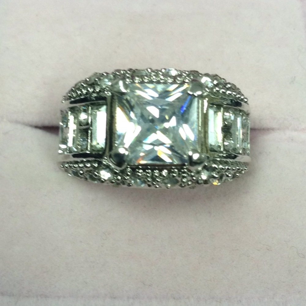Silver plated Zirconia ring Size 9